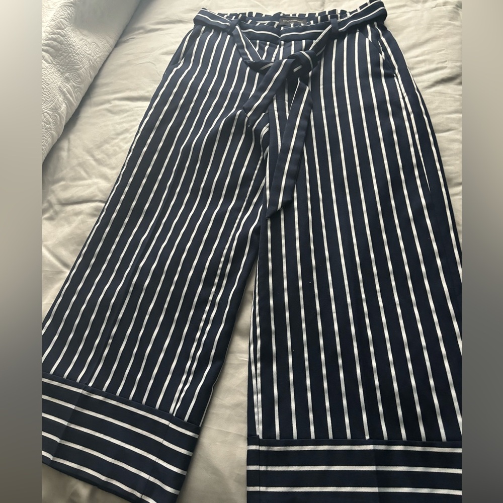 Banana Republic ( Blake)- size 6 -Color -Dark Blue with White Stripes.